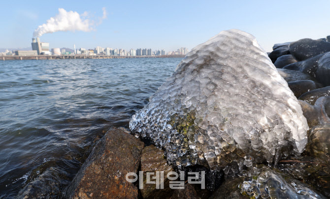 종일 영하권 강추위…서울 체감 -15도                                                                                                                                                               