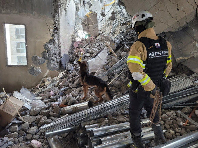  광주 붕괴사고 현장 수색                                                                                                                                                                          