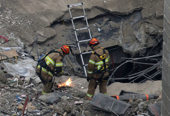 구조활동 펼치는 119구급대                                                                                                                                                                        