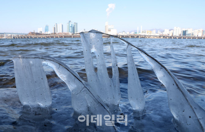 '내일은 더 추워요'                                                                                                                                                                      