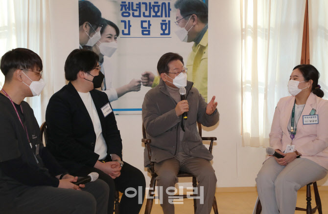 이재명, '청년 간호사 의견 청취'                                                                                                                                                         