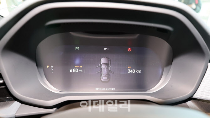 폴스타2의 계기판                                                                                                                                                                                  