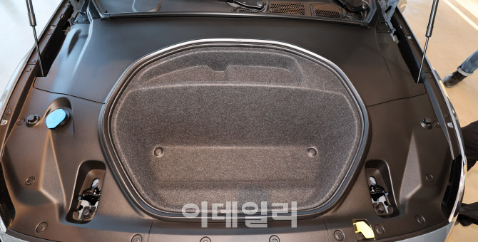 폴스타2, 엔진이 없는 100% 전기차                                                                                                                                                                  