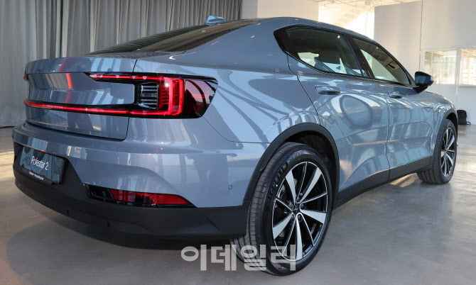 폴스타2의 뒤태                                                                                                                                                                                    