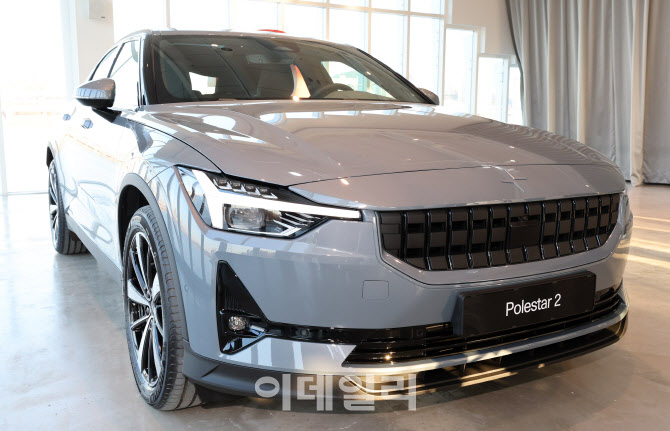 100% 순수 전기차 폴스타2 상륙                                                                                                                                                                     