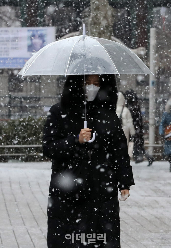 대설주의보 발효된 서울...빙판길 조심하세요                                                                                                                                                        