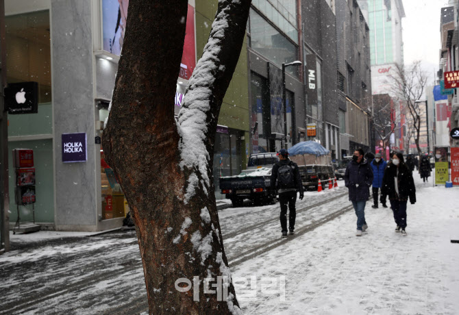  눈내린 명동거리                                                                                                                                                                                  