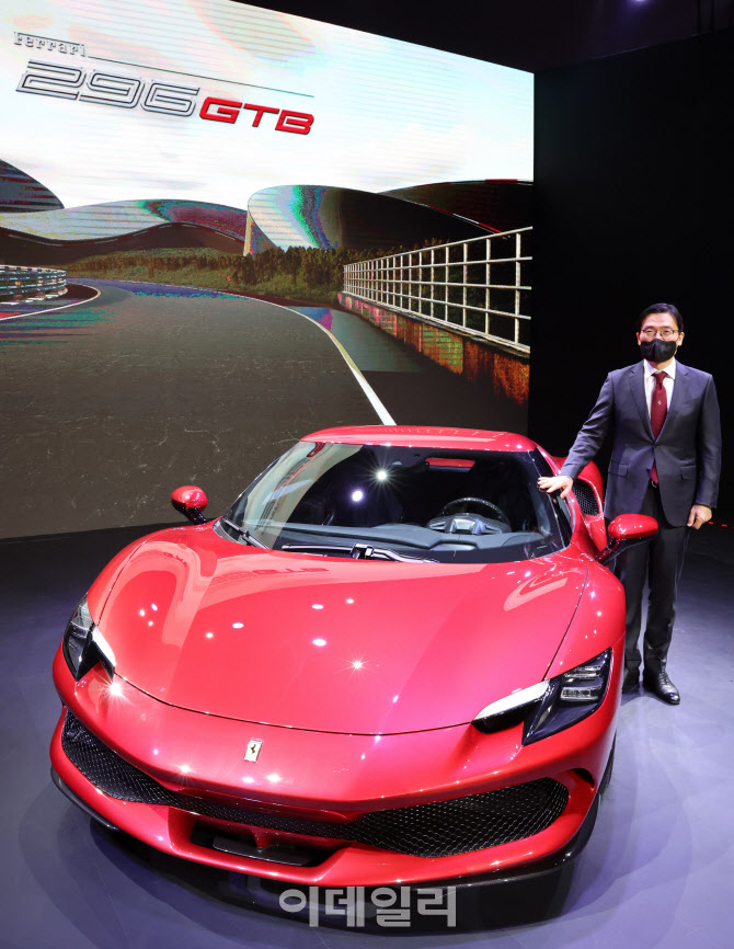 국내 최초 공개된 페라리 최초 PHEV '296 GTB'                                                                                                                                             