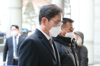 '부당합병·회계부정 의혹' 이재용 부회장, 법정으로 이동
