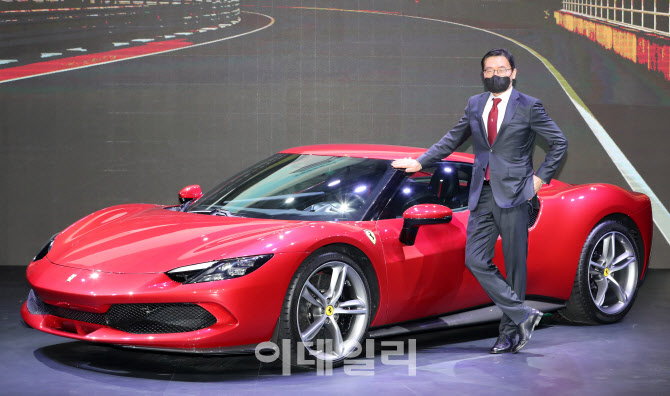 페라리, 6기통엔진 하이브리드 스포츠카 '296GTB' 선보여                                                                                                                                   