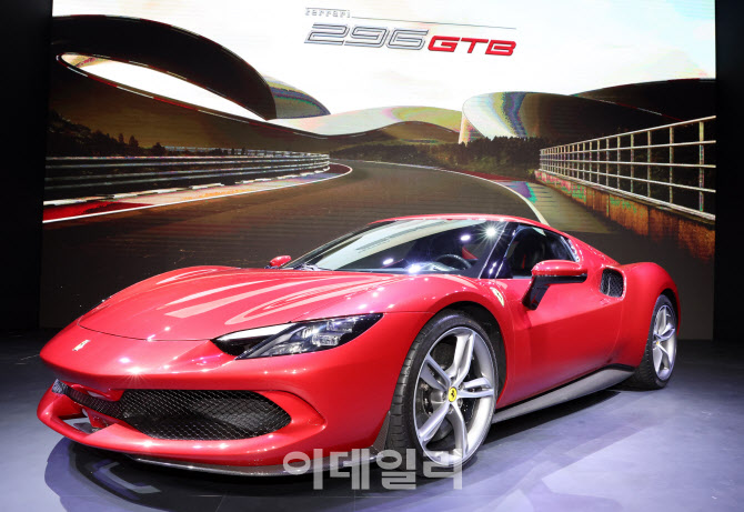 '페라리 296 GTB', 시선강탈                                                                                                                                                              