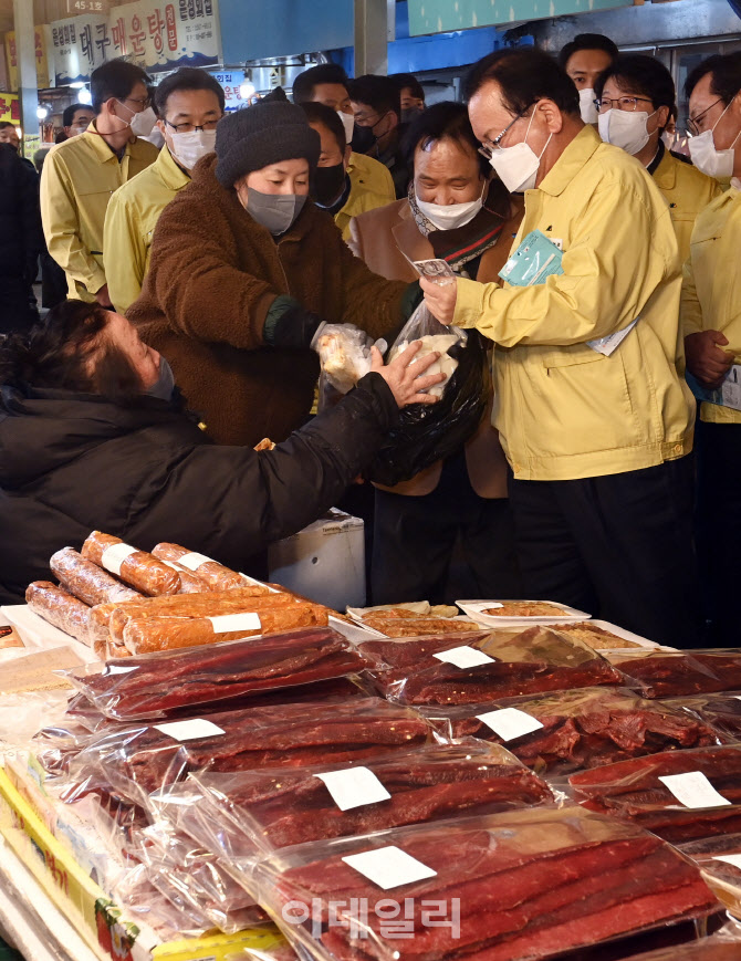 김부겸 총리, 광장시장 찾아 설 명절 물가 점검                                                                                                                                                      