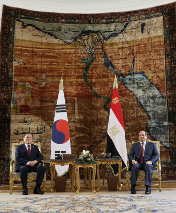 文대통령 “한-이집트, 미래지향적 협력 강화 합의”