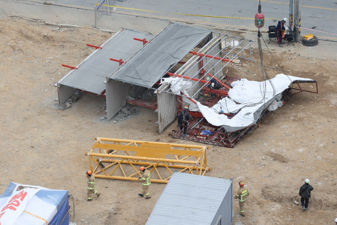  상층부에서 제거된 거푸집(RCS폼)                                                                                                                                                                  