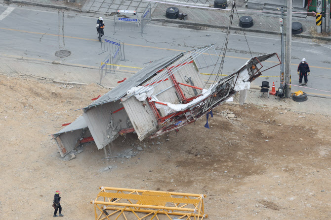  상층부에서 제거된 거푸집(RCS폼)                                                                                                                                                                  