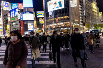 일본, 하루 확진자 5만명 돌파…코로나 사태 후 '처음'