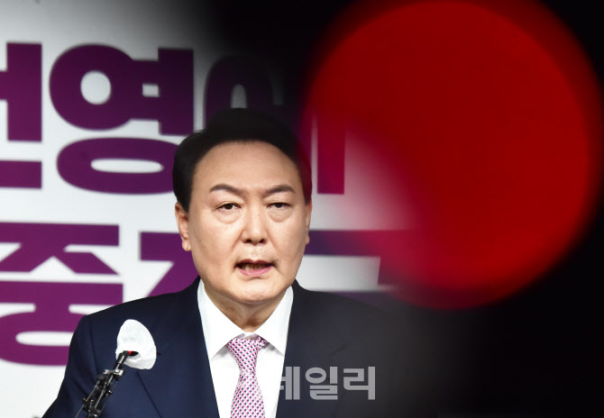 윤석열, '도발 억제할 첨단 국방력 구축할 것'                                                                                                                                             