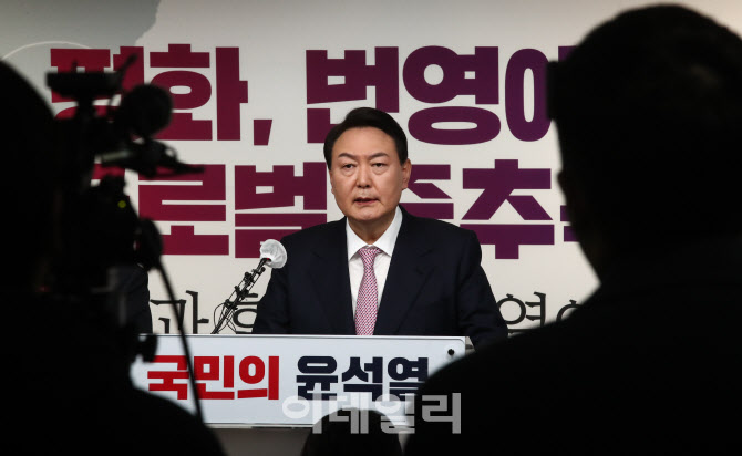 윤석열, '北 선제타격론...전쟁 막기 위한 것'                                                                                                                                             