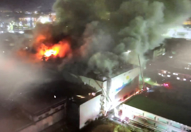  울산 효성티앤씨 공장서 불                                                                                                                                                                        