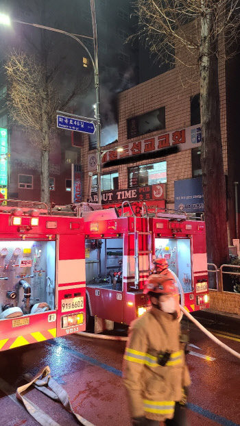 서울 강서구 화곡동, 상가건물 화재…일가족 대피