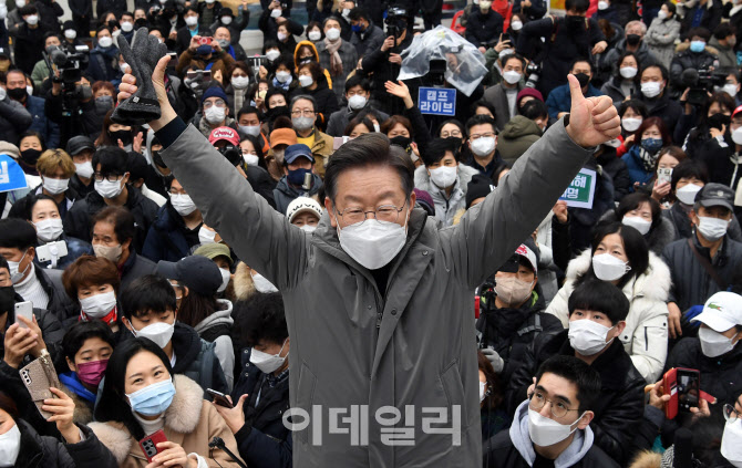 즉석연설하는 이재명 더불어민주당 대선 후보                                                                                                                                                        