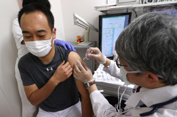 일본, 신규 감염 첫 6만명대…중점조치 적용 34곳으로 확대