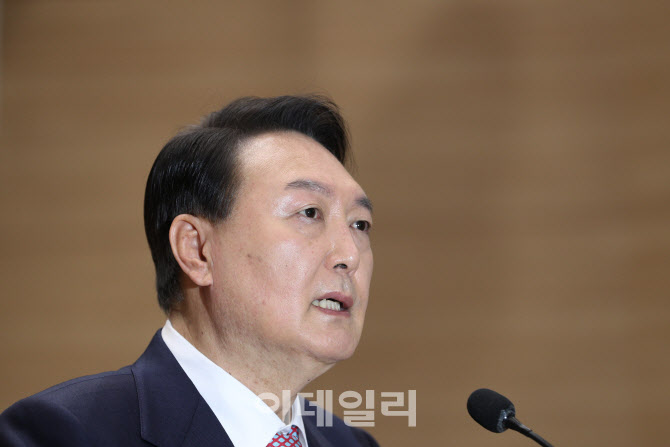 윤석열, '정신 흔들린 나라는 망해...확실한 정체성 안보 우선조건'                                                                                                                         