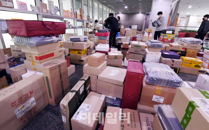 '설 선물, 국회 도착'                                                                                                                                                                    