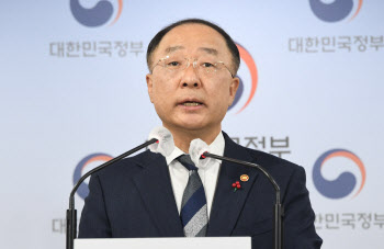 홍남기 "우리 경제 강한 회복세…'위기에 강한 한국경제' 입증"