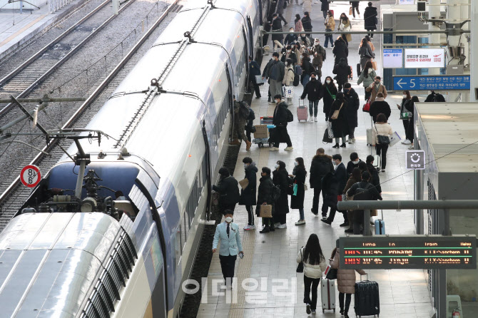 고향 가는 시민들                                                                                                                                                                                  