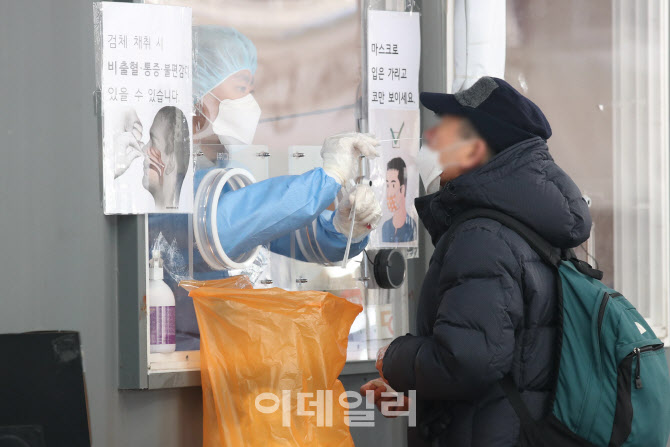 연휴 앞두고도 이어지는 코로나19 검사                                                                                                                                                              
