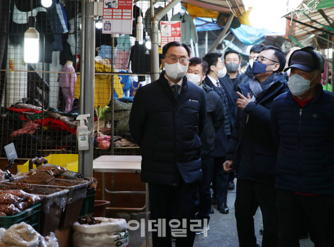  전통시장 찾은 문승욱 산자부 장관                                                                                                                                                                 