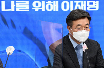 윤호중 "코로나 확진자·격리자 투표대책 마련해야"