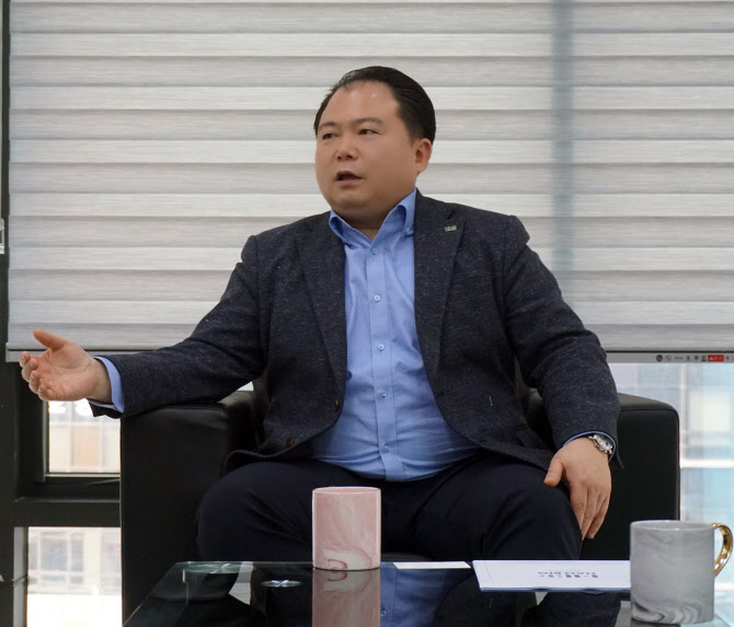 [인터뷰]강다윗 한바이오 회장 “탈모 세포치료제 올 하반기 임상 돌입” - 뉴스 썸네일 이미지