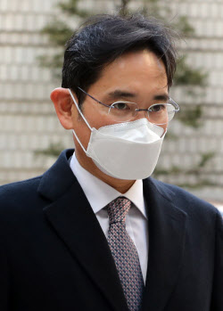 [포토]중앙지법 도착한 이재용 부회장                                                                                                                                                                     