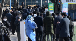 [포토]코로나 신규확진 9만443명…하루새 3만3천여명 늘어 '10만명 눈앞'                                                                                                                          