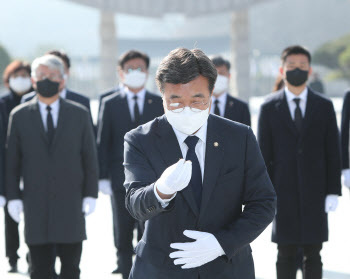 "죄인 된 심정" 고개 숙인 민주당…내부 쇄신요구 '빗발'