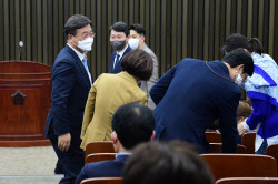 [포토]'초선의원 간담회 참석한 윤호중'                                                                                                                                                         