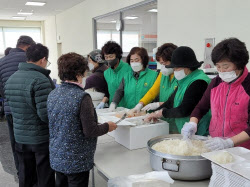 [포토]새마을운동중앙회, 동해안 산불피해지역에 도움 손길 펼쳐                                                                                                                                            