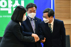 [포토]민주당-새로운물결, '합당 선언합니다'                                                                                                                                                    