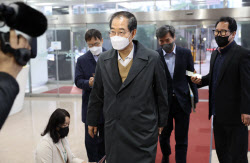 [포토]'인사청문회 준비 사무실 향하는 한덕수'                                                                                                                                                  