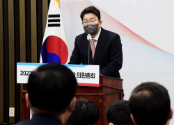 [포토]권성동, '지선, 총선 승리해 큰 희망 드리겠다'                                                                                                                                            