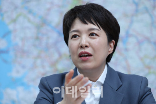 '배낭' 맨 김은혜 "경기도, 실패한 부총리보다 일꾼 필요"[인터뷰]