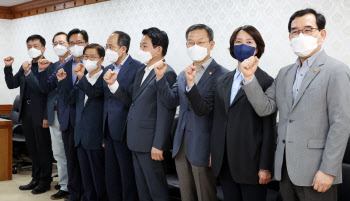 파이팅 외치는 尹정부 경제관계장관들