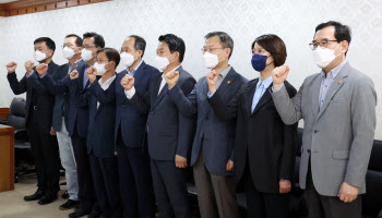 파이팅 외치는 윤석열 정부 신임 경제관계장관들