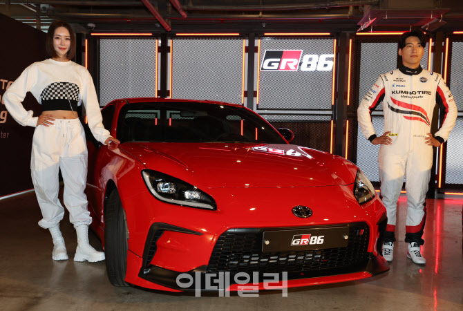 가슴 뛰는 스릴 선사할 스포츠카 토요타 GR86, 국내 출시                                                                                                                                             