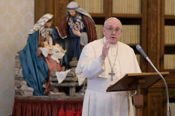 프란치스코 교황, 2년 7개월 만에 시성식…10명 성인 반열