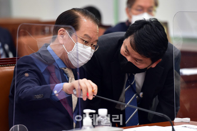 '외통위 출석한 권영세'                                                                                                                                                                  