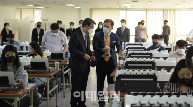 지선 앞두고 투표지분류기 운영교육 현장 찾은 노태악 위원장                                                                                                                                         