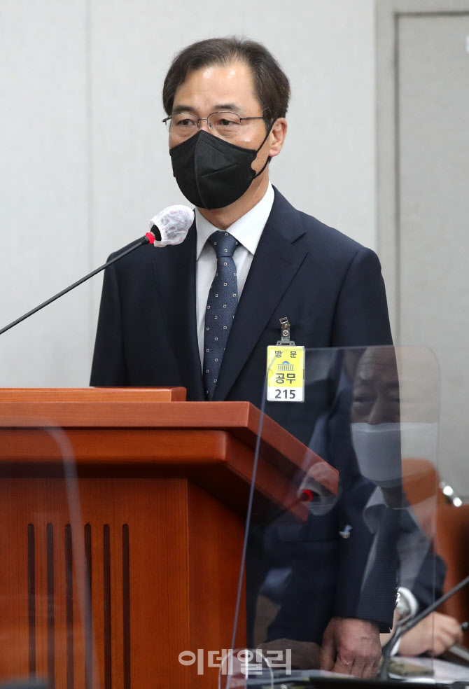 국회 운영위 출석한 '성비위 논란' 윤재순                                                                                                                                                 